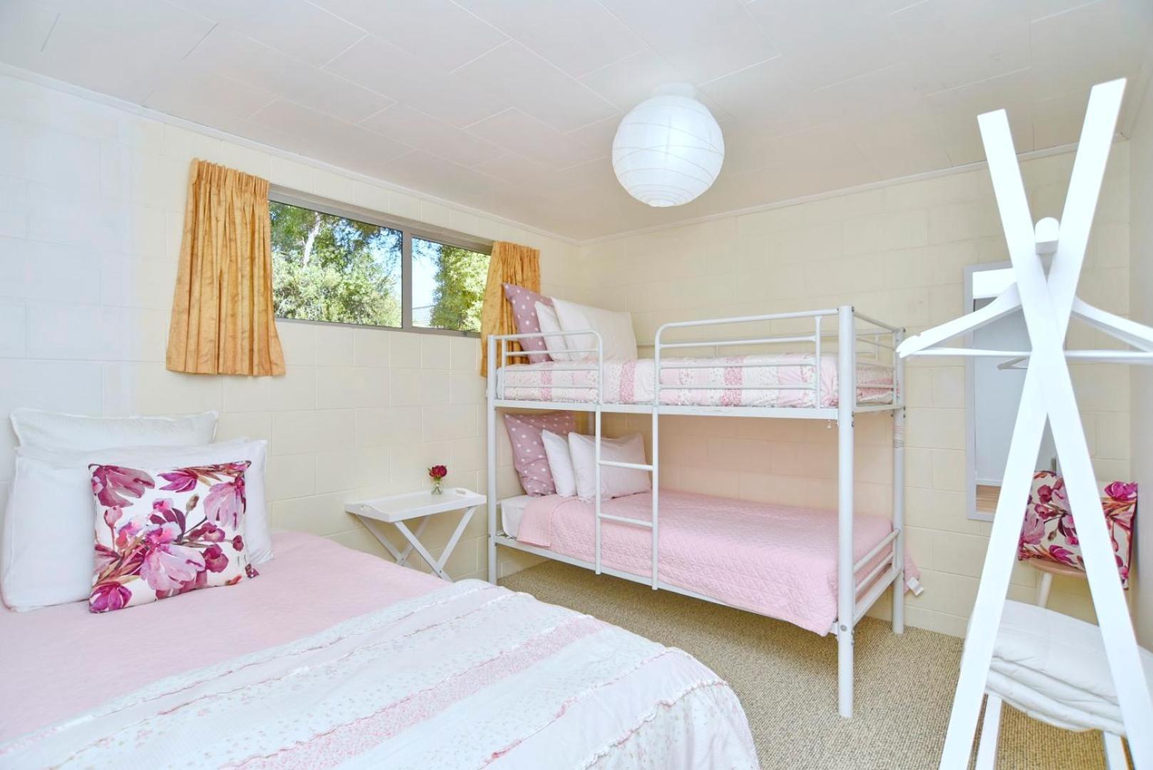 Akaroa Harbour View - Christchurch Holiday Homes Extérieur photo